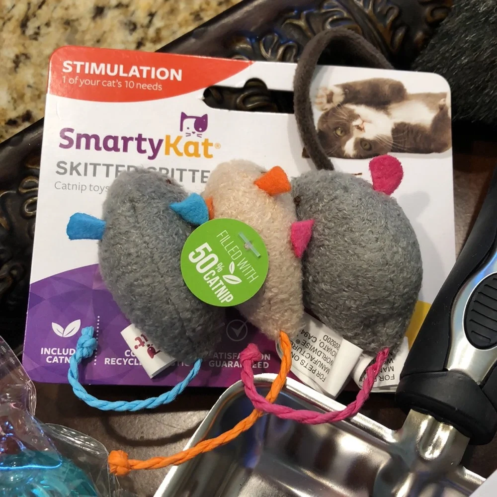8 New Various Cat Toys & A Pretty Litter Scoop